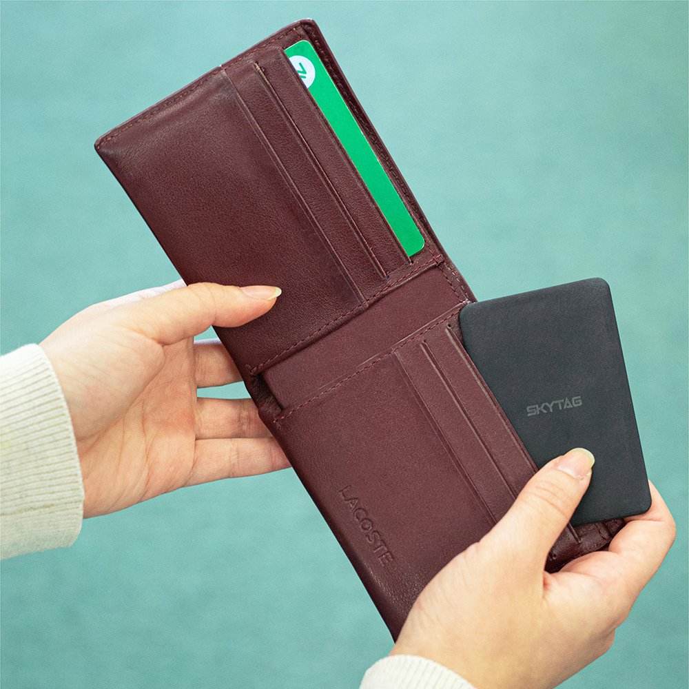 Convenient Smart GPS Tracker & Locator Key Finder MFI Small Finder Tag Remote Control with 3G Feature for Wallet and Card